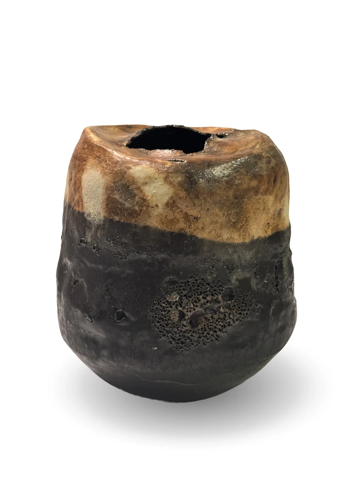 Rounded Volume 04, hand-built ceramic by Yael Aloni-Netzer
